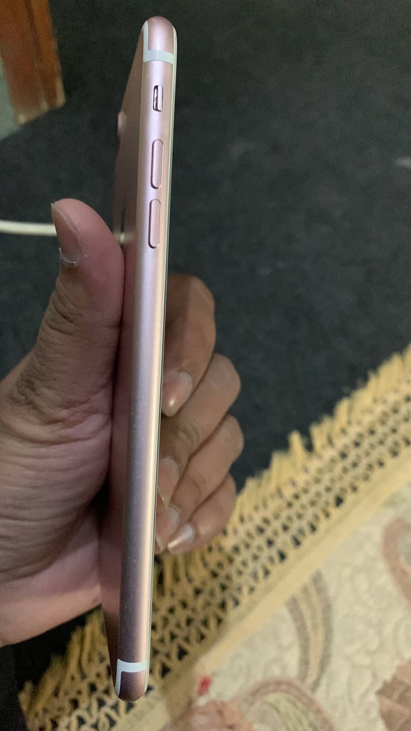 Apple iPhone 7 Plus 1