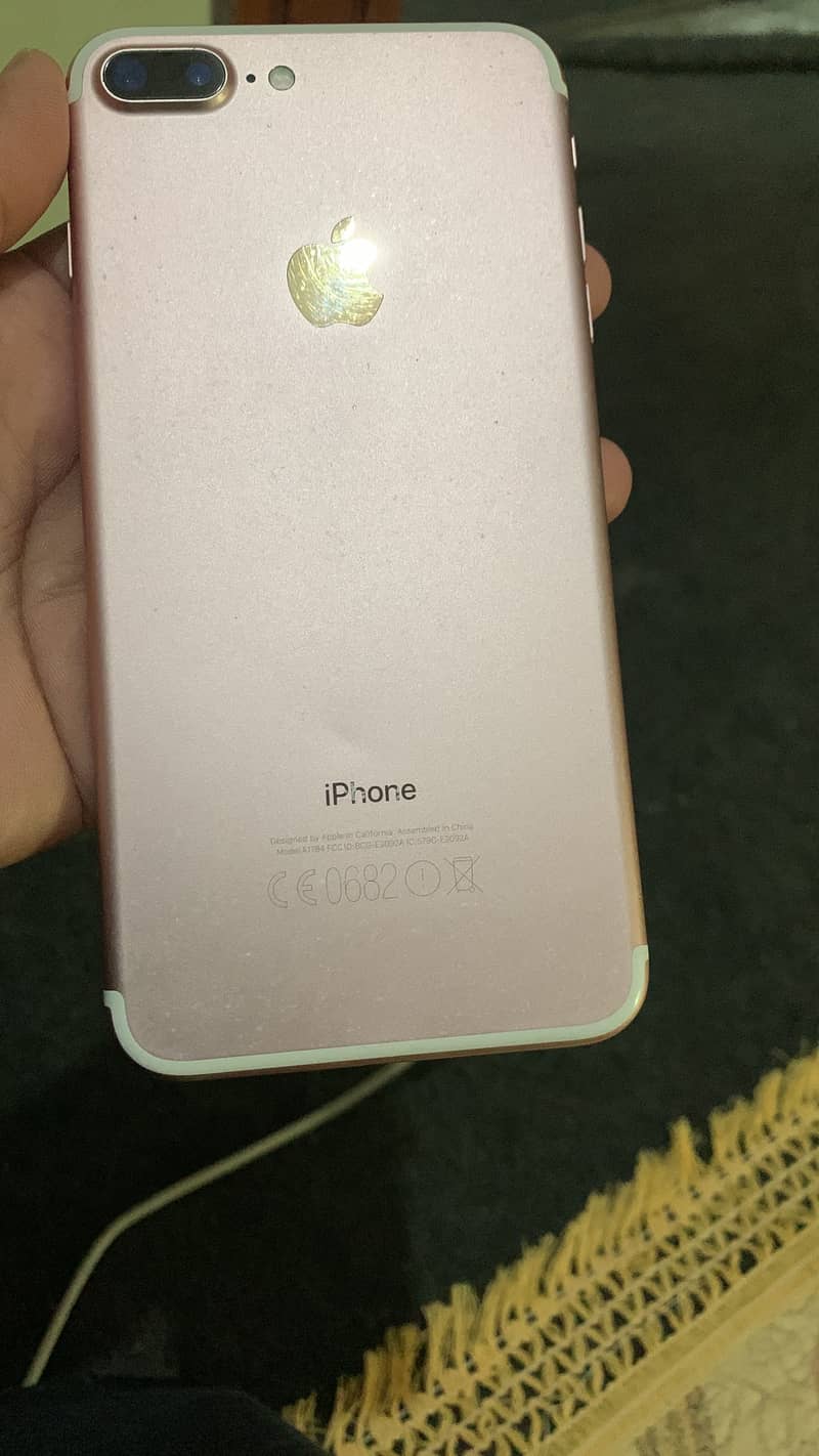 Apple iPhone 7 Plus 6