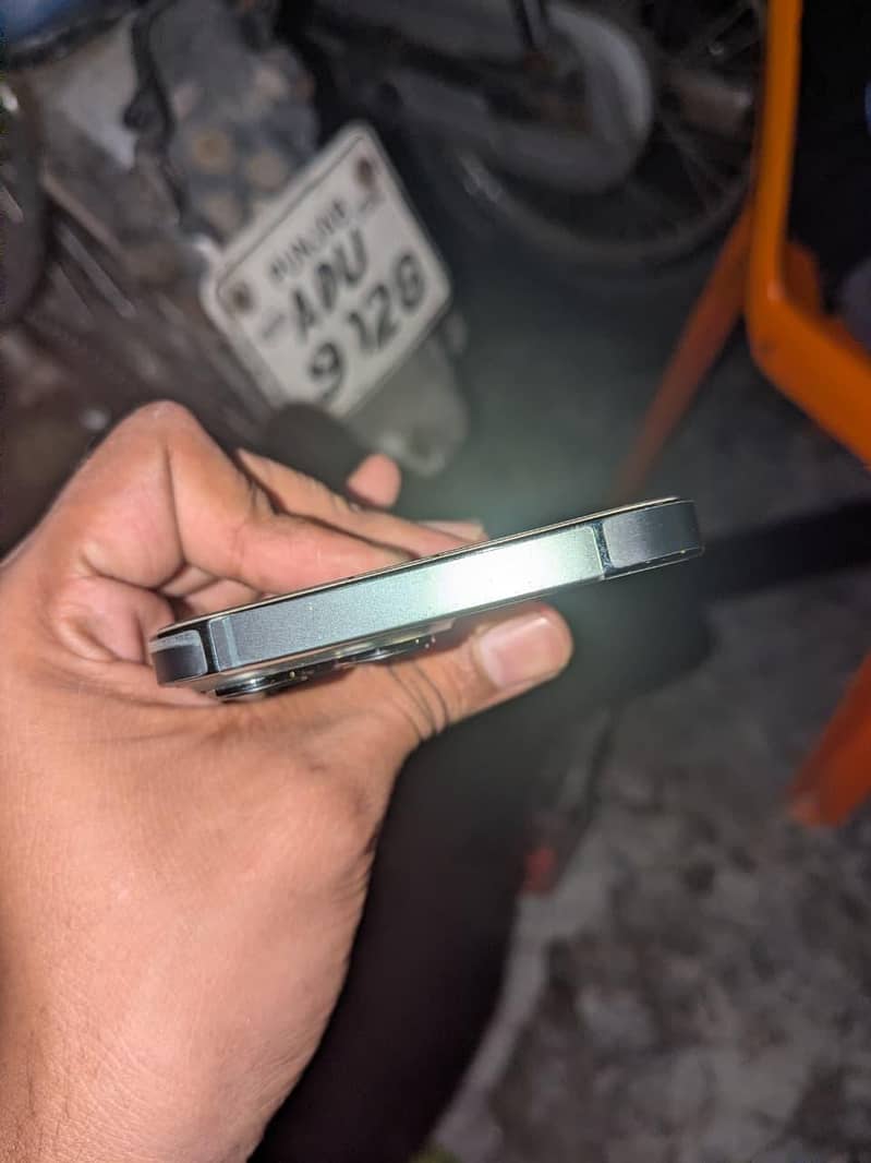 Apple iPhone 13 Pro Max 4