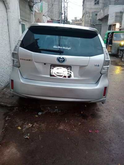 Toyota Prius Alpha 2012