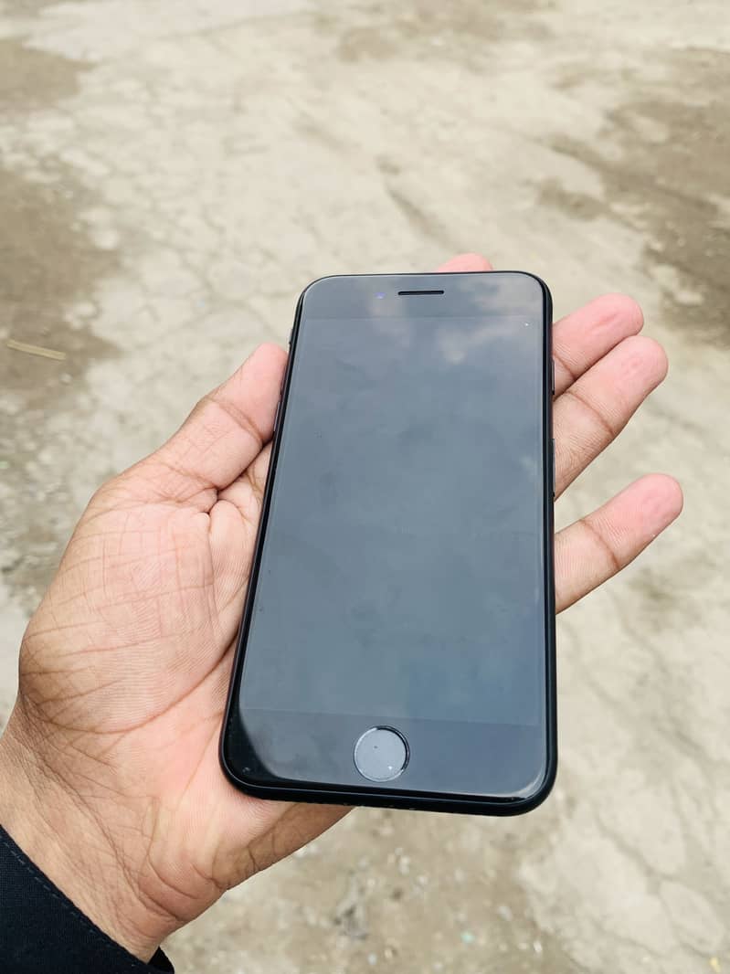 Apple iPhone 7 1