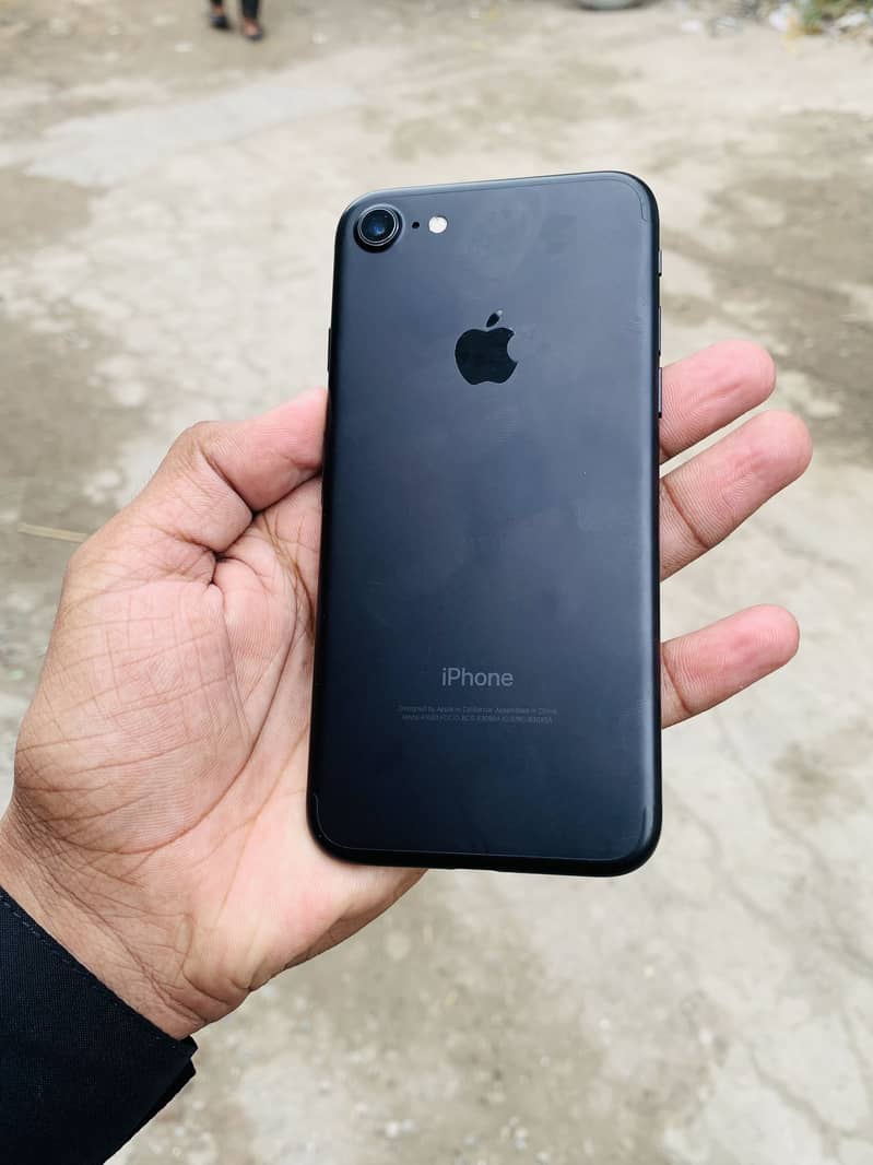 Apple iPhone 7 3
