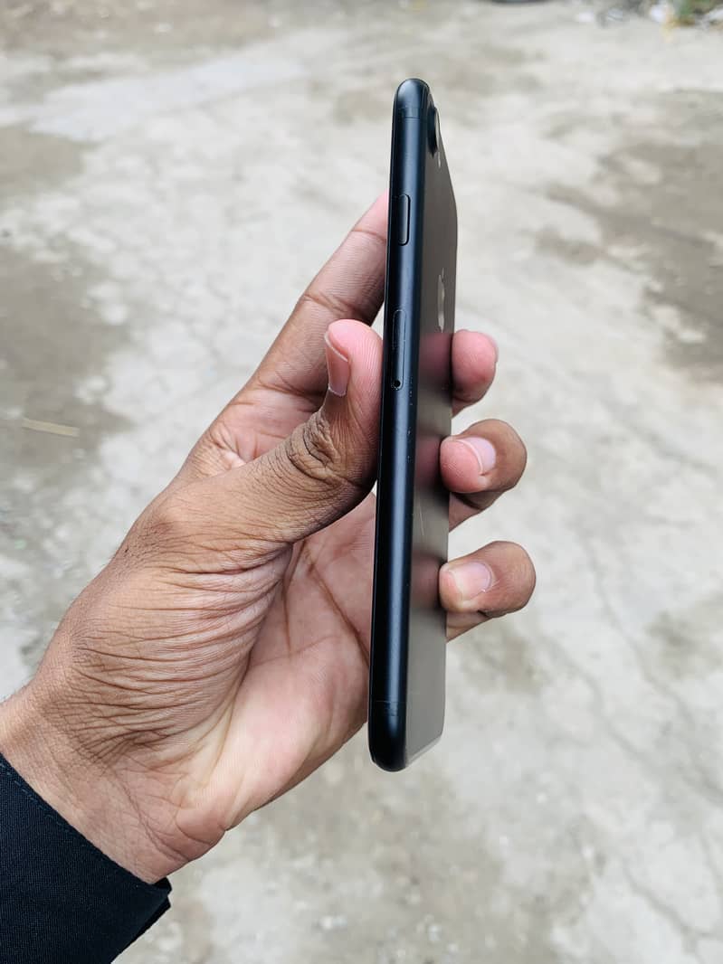 Apple iPhone 7 4