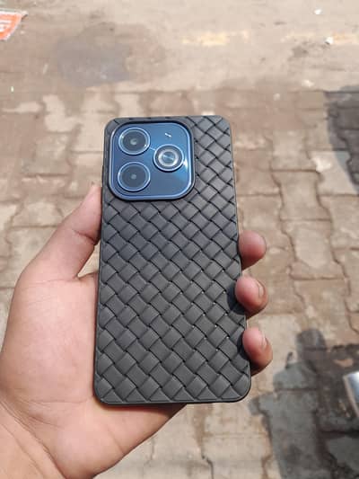 Infinix Hot 40i. Memory 8/128.