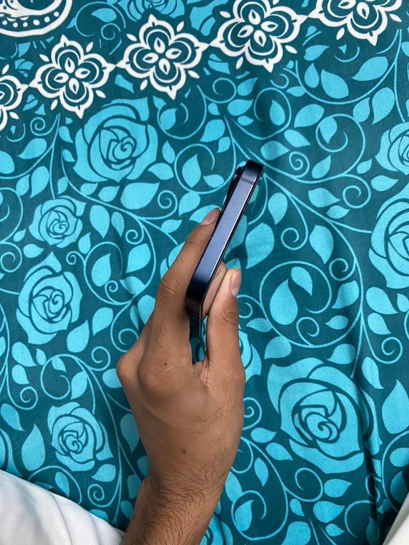 IPHONE 13 8