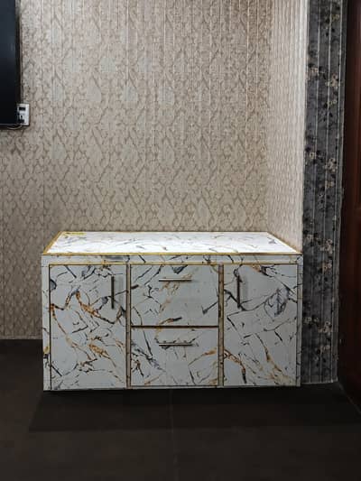 big size istri stand  1 month use pure hard  kail wood  frame mai