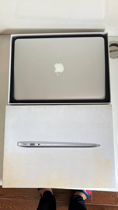 MacBook Air 2012 Model core i5 8GB 128 GB