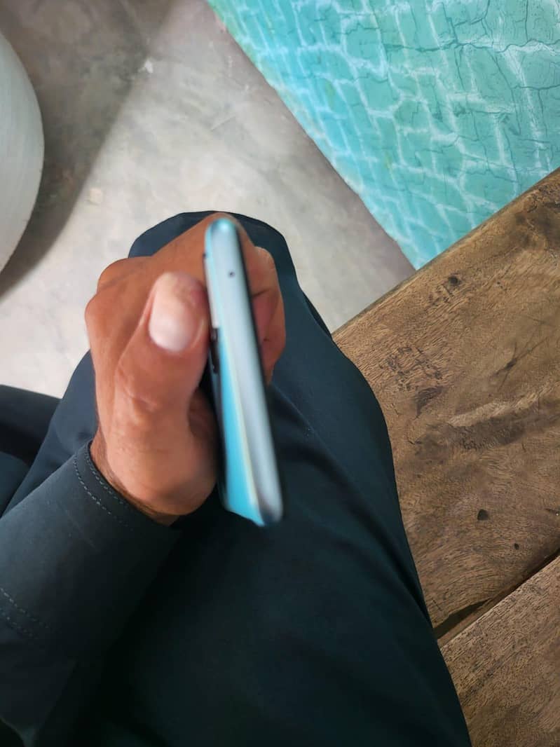 OPPO A76 1