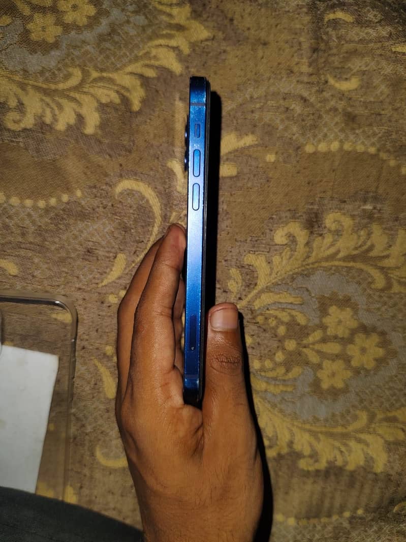 Apple iPhone 12 2