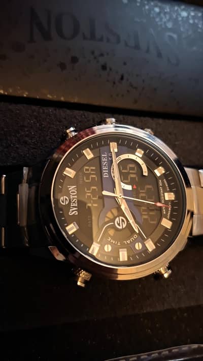 Selling a Box-Packed New Sveston Watch