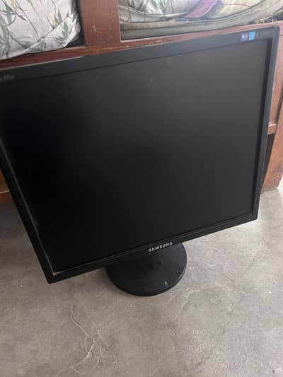 Samsung SyncMaster 943N LCD Monitor – Display Issue