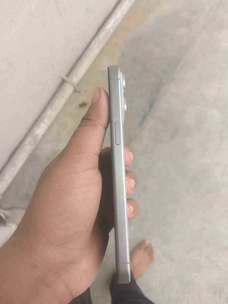 Apple iPhone 15 Pro Max 2
