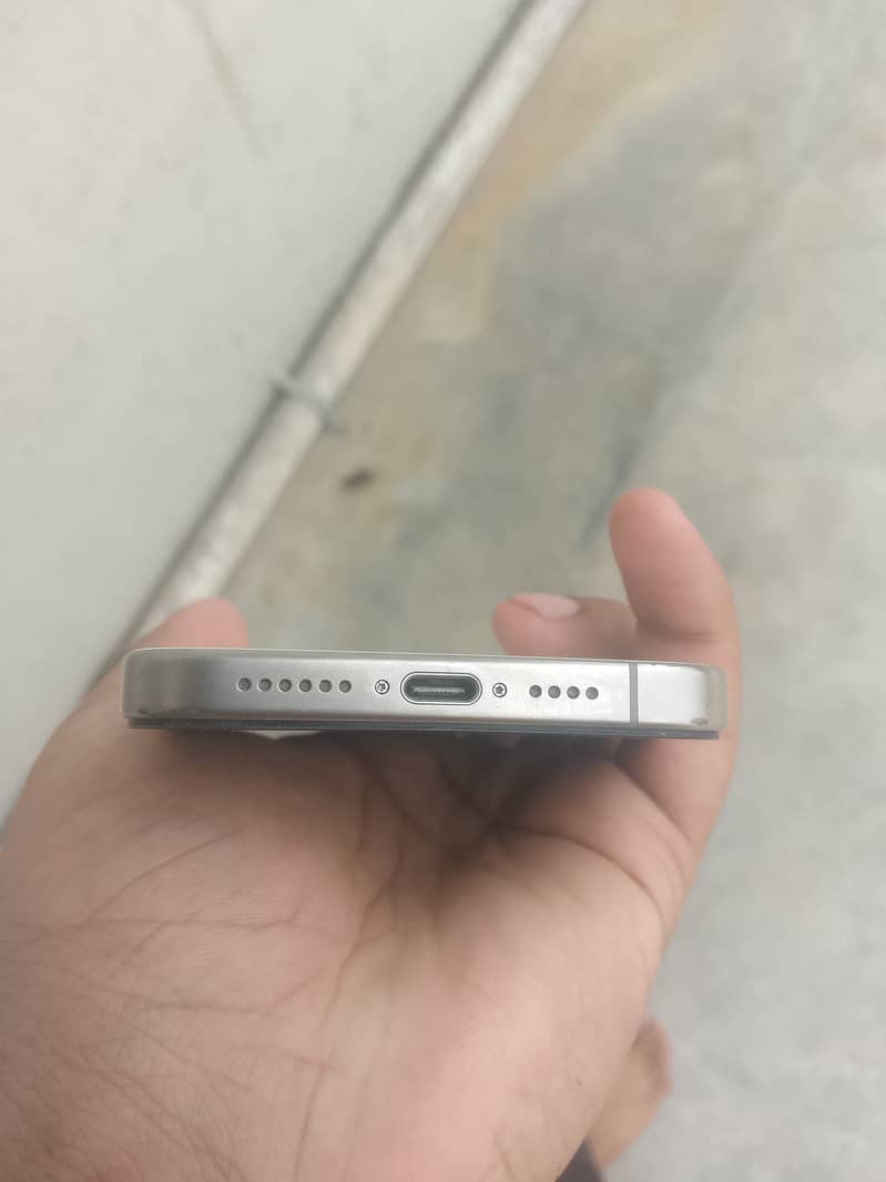 Apple iPhone 15 Pro Max 3