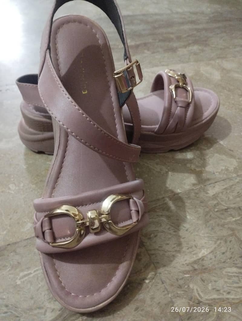 Sandals 0