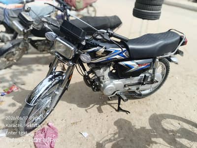 Honda 125 2025 model Black colour.