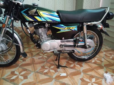 Honda 125 Black 2026 ماڈل – بلکل نئی حالت، صرف 1599 KM چلائی ہوئی