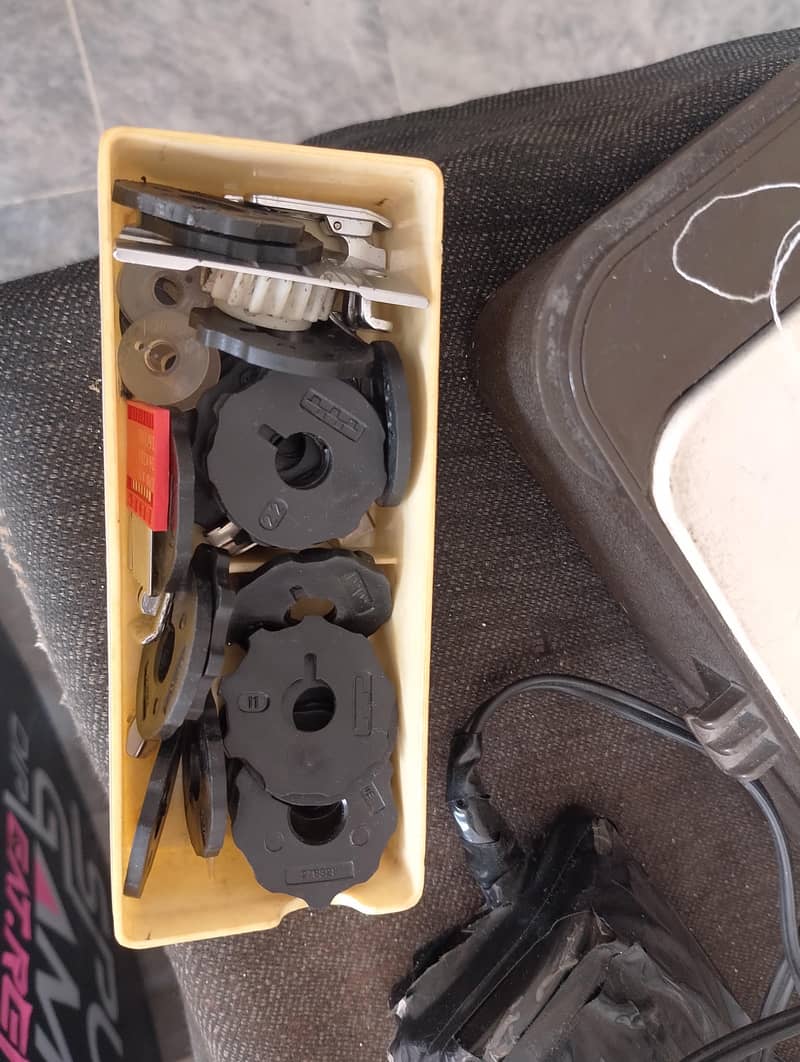 dismatic sweing machine 6