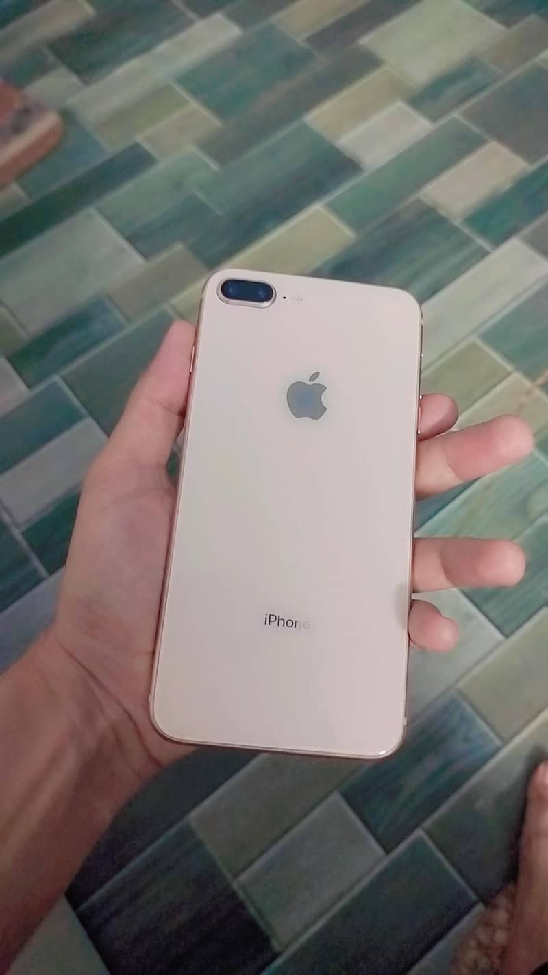 Apple iPhone 8 Plus 0