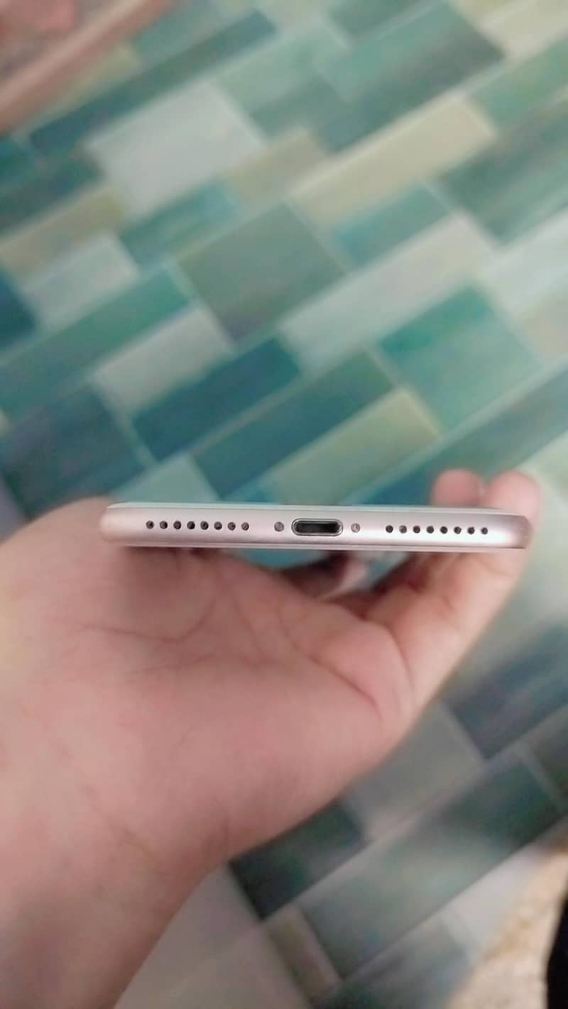 Apple iPhone 8 Plus 4