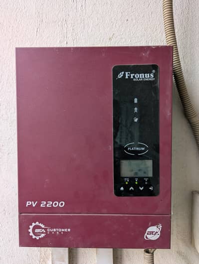 Fronus pv2200 hybrid solar inverter