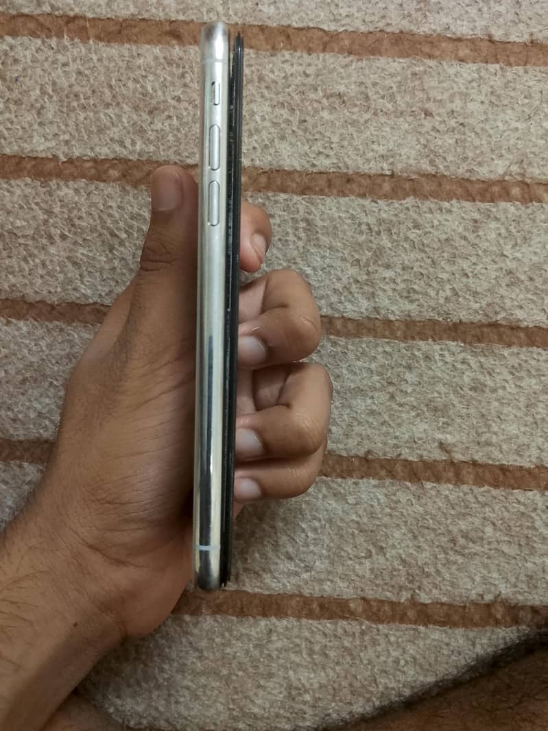 Apple iPhone X 3