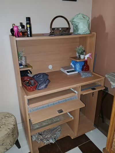Computer table