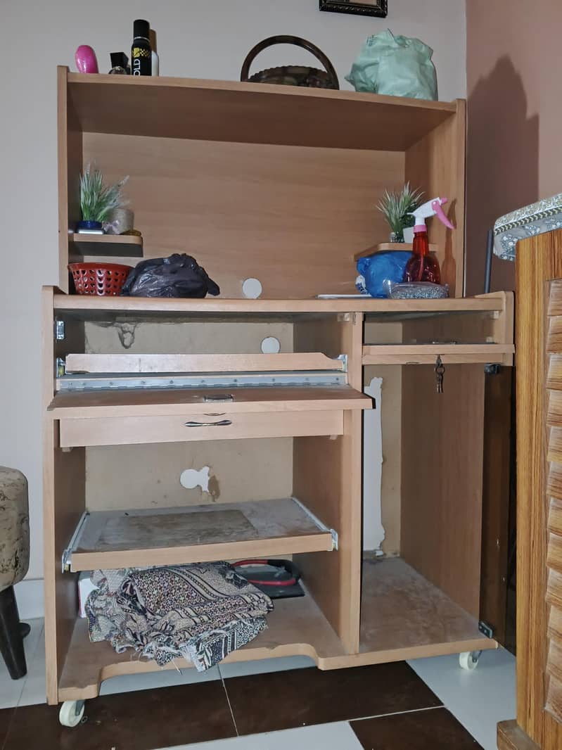 Computer table 1