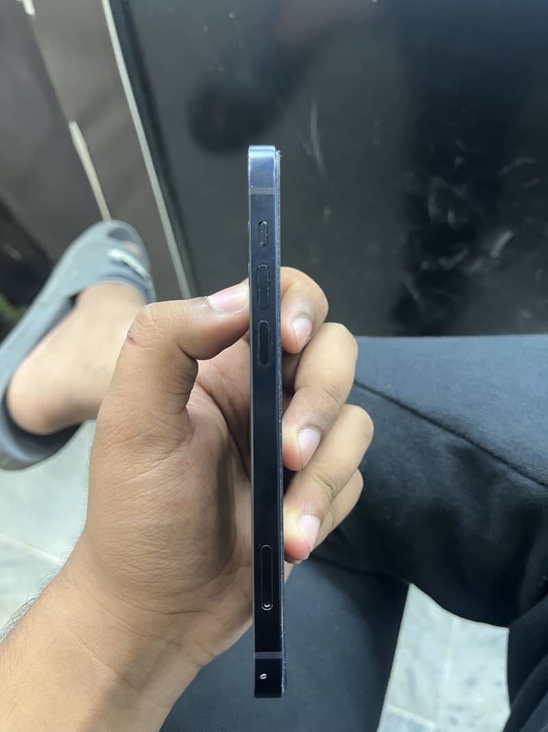 Apple iPhone 12 1