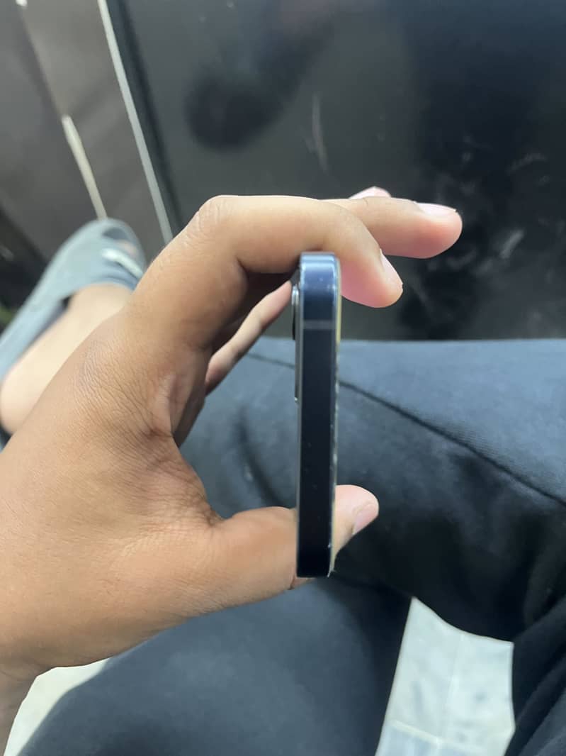 Apple iPhone 12 6