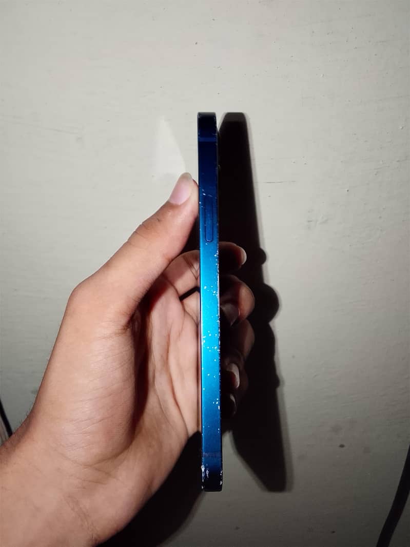 Apple iPhone 12 4