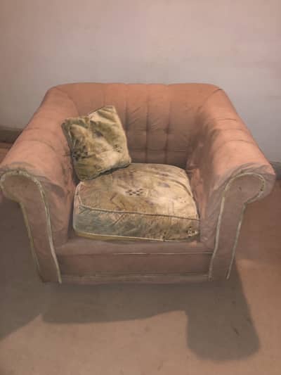 Two one seater sofaaa one 3 seater sofa one 4 seater sofa