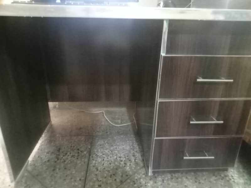 Office / Computer Table 3