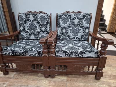 this is 5 setter sofa set
