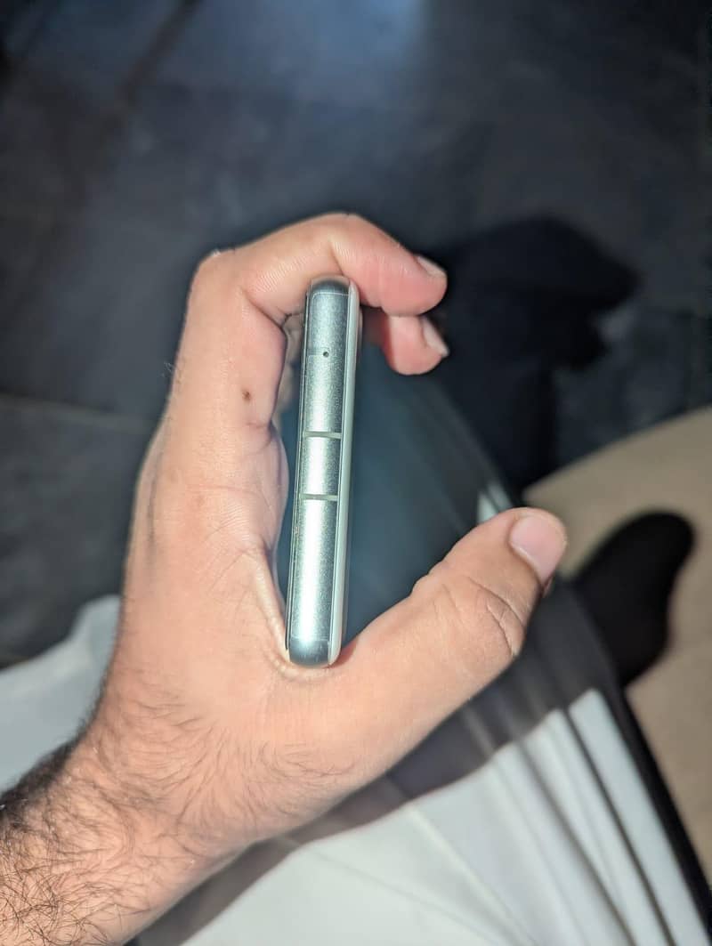 Google Pixel 7a 4