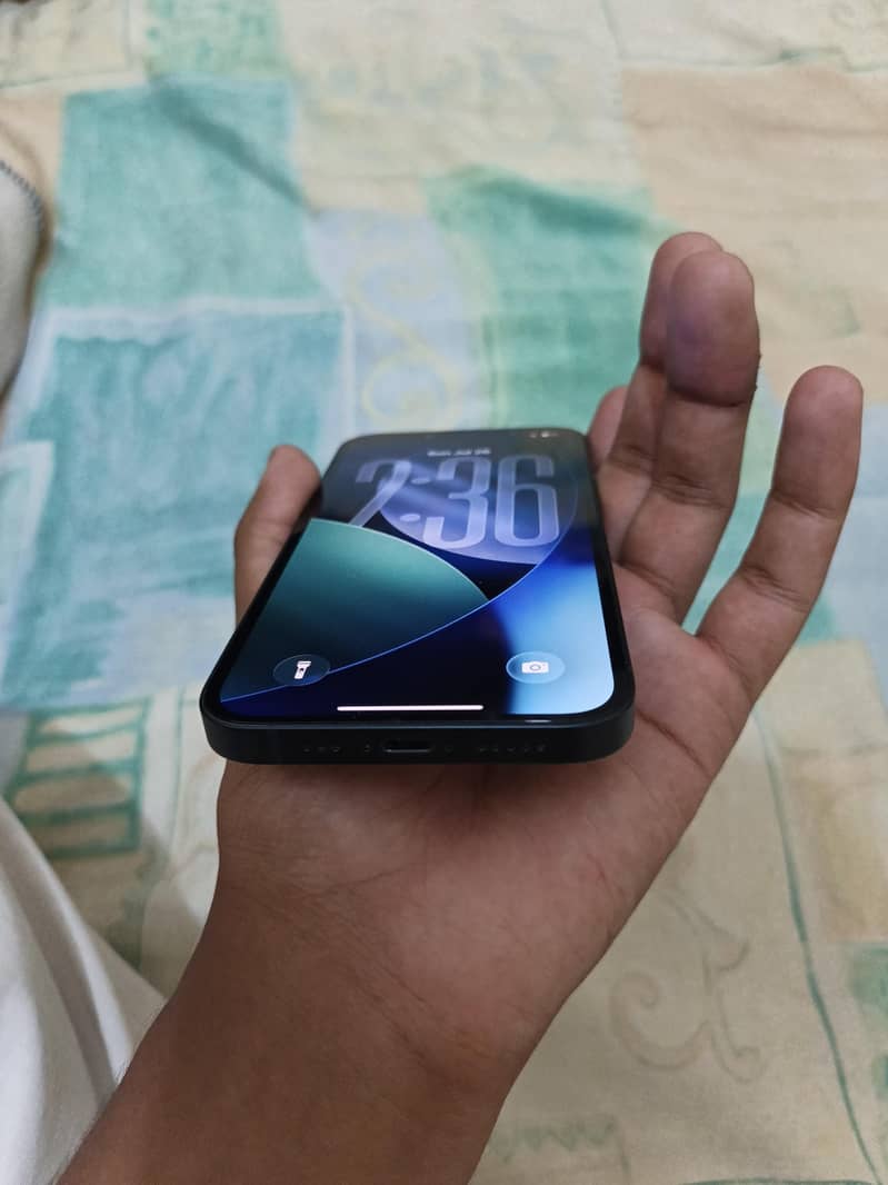 Apple iPhone 13 2