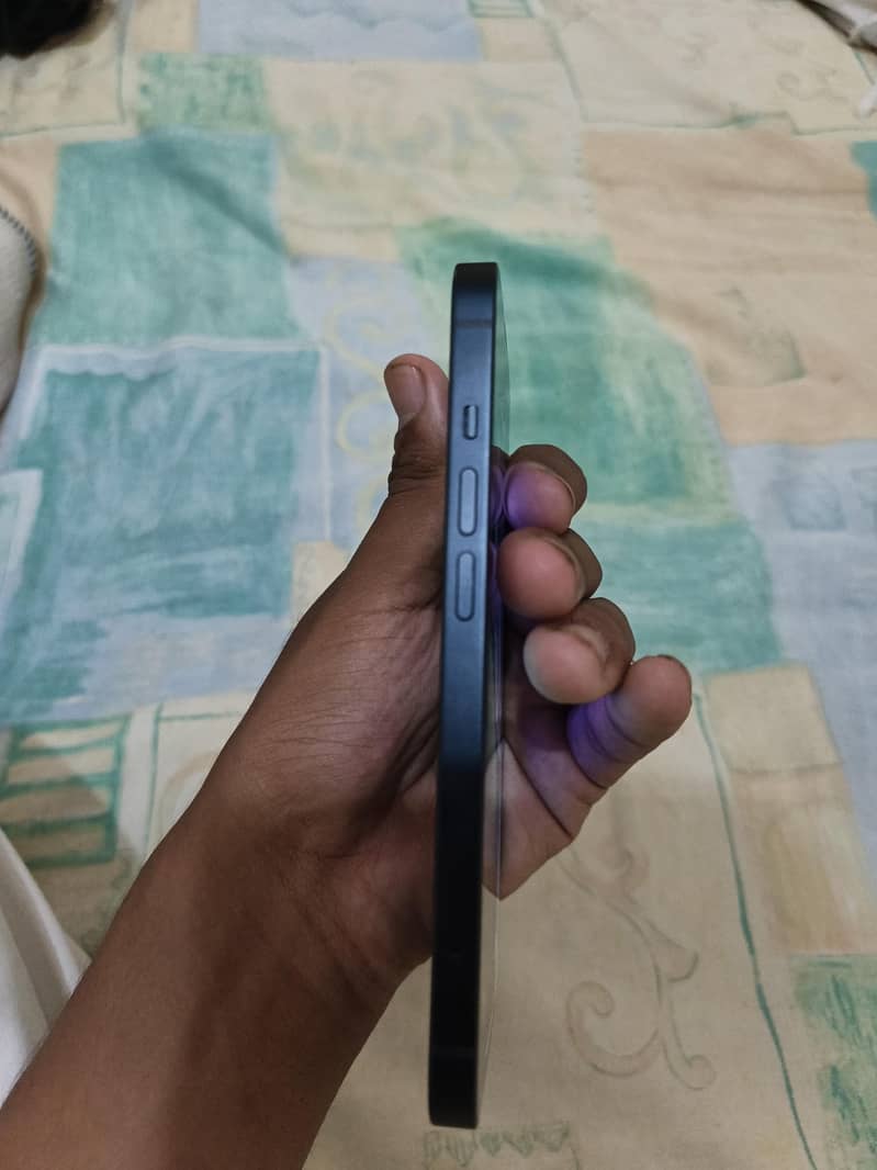 Apple iPhone 13 4