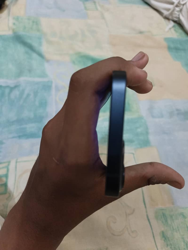 Apple iPhone 13 5