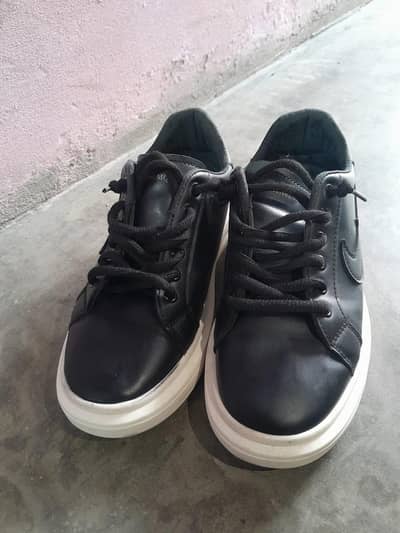 Sneakers (size 43)