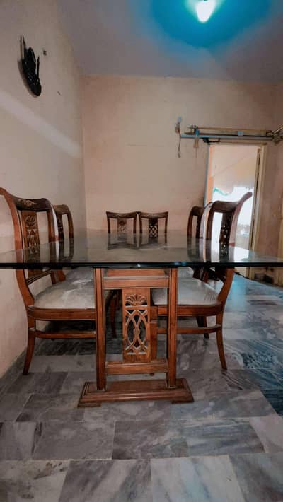 six sitter dinning table , sheesham ki hai condition 10/10 hai