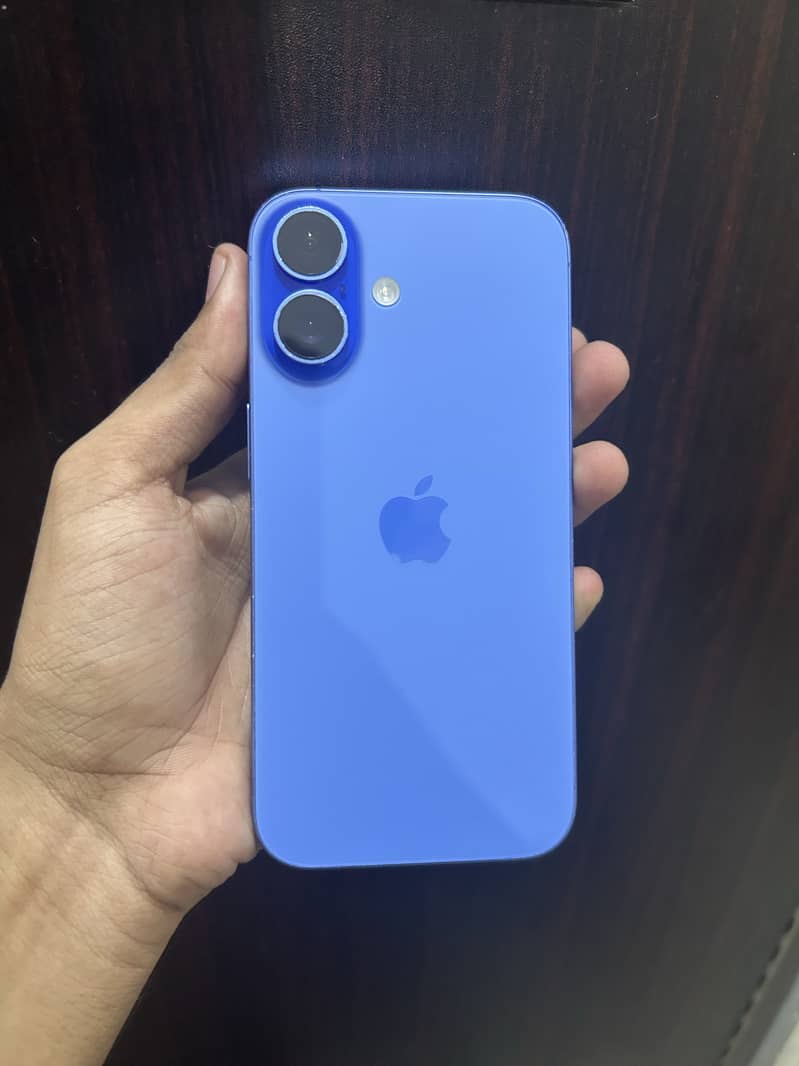 Apple iPhone 16 0