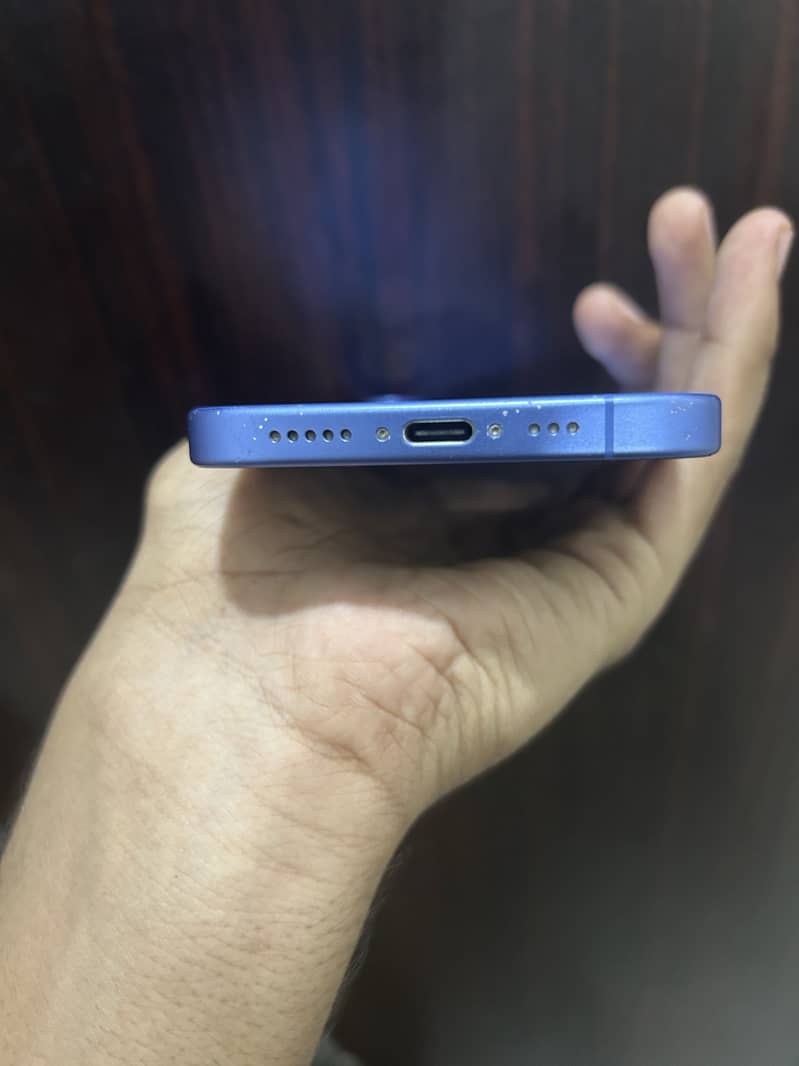 Apple iPhone 16 5