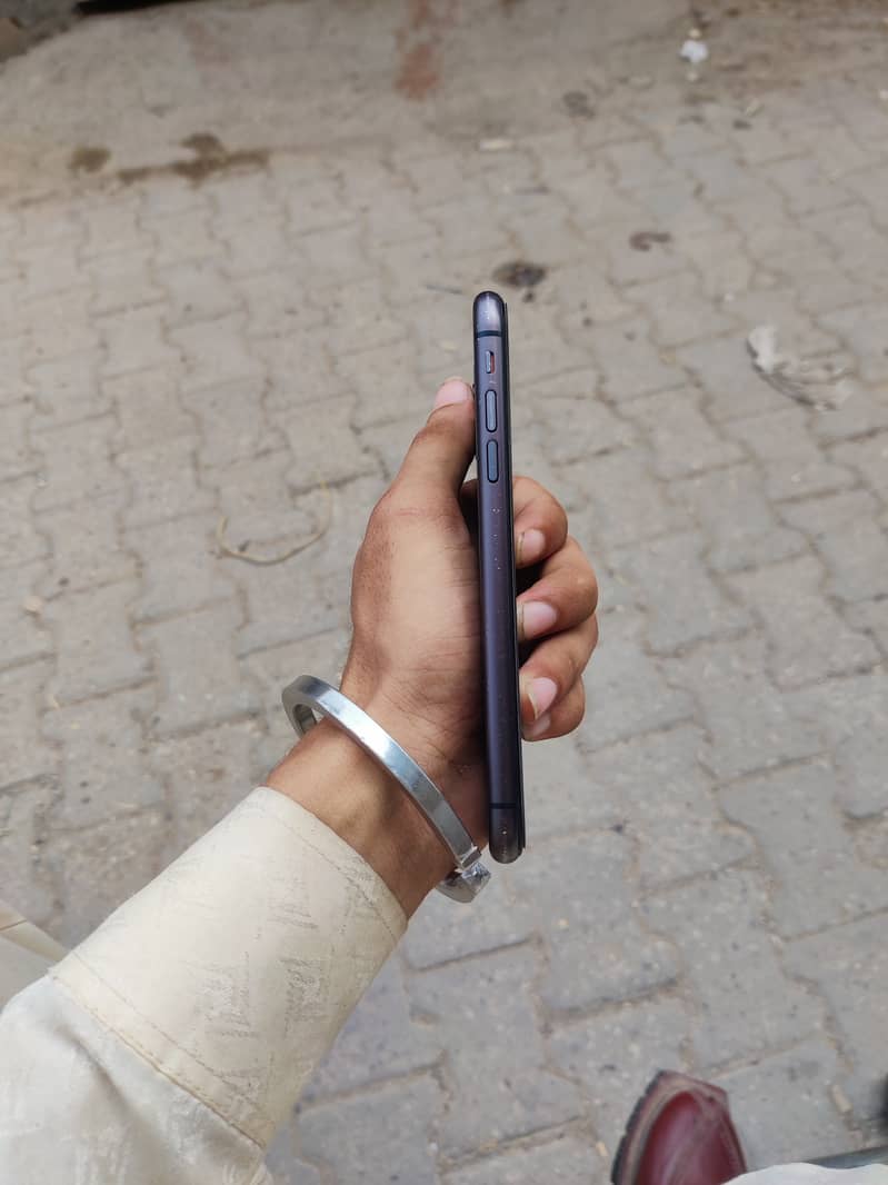 Apple iPhone 11 0