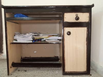 ORIGINAL WOODEN COMPUTER TABLE (LIKE NEW) FOR SALE!!!