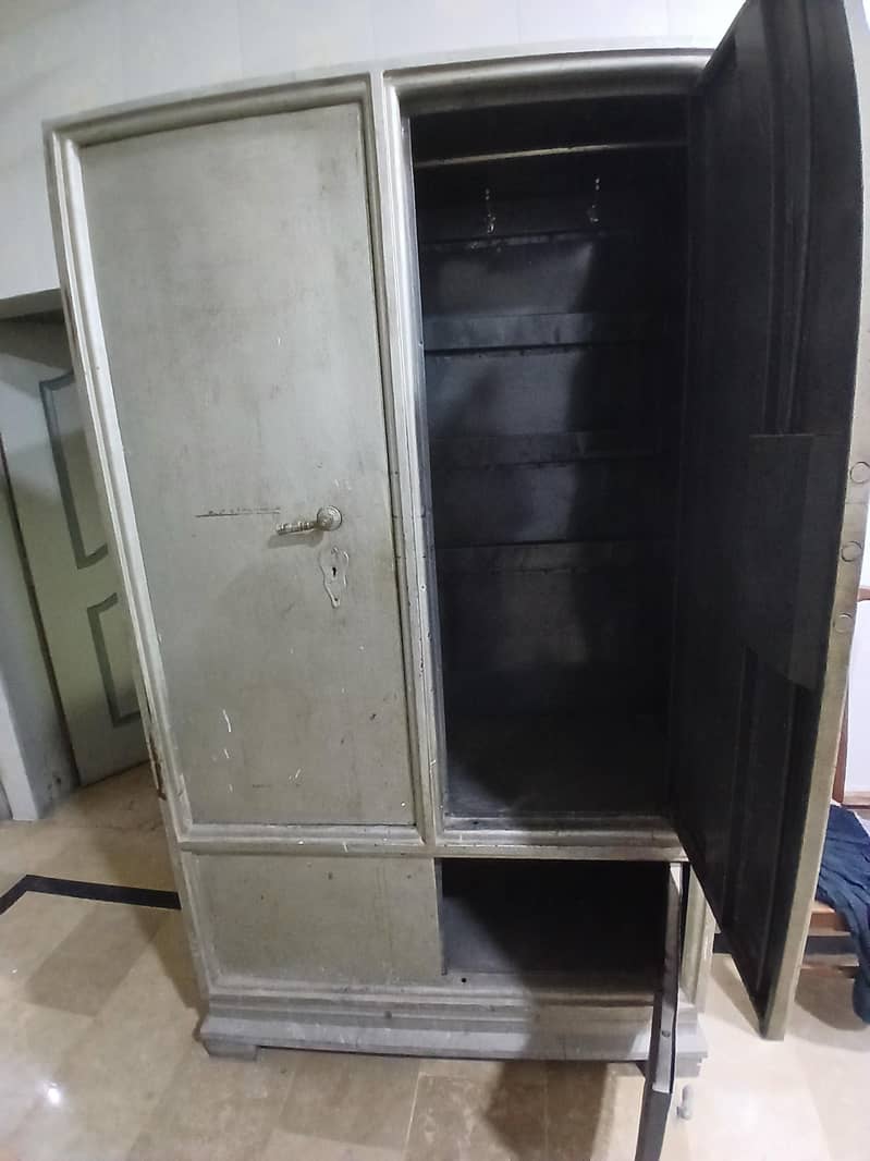 Solid and safe wardrobe 1