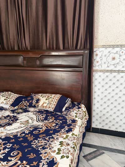 King bed with mattress