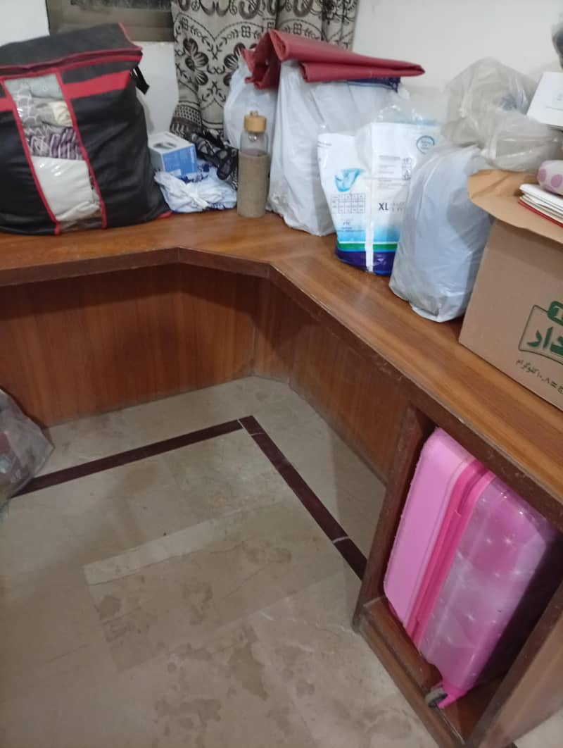 computer corner table 0