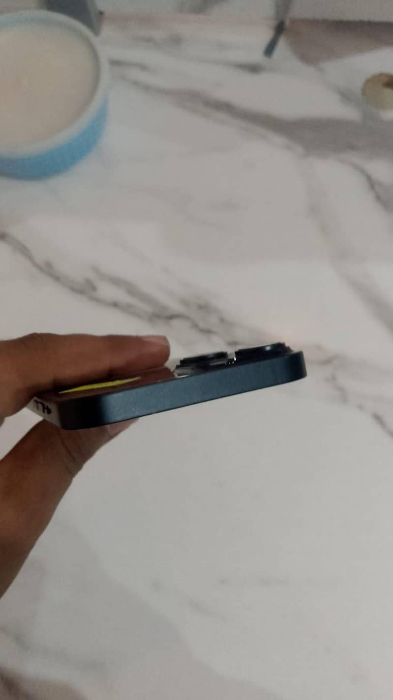 Apple iPhone 14 3