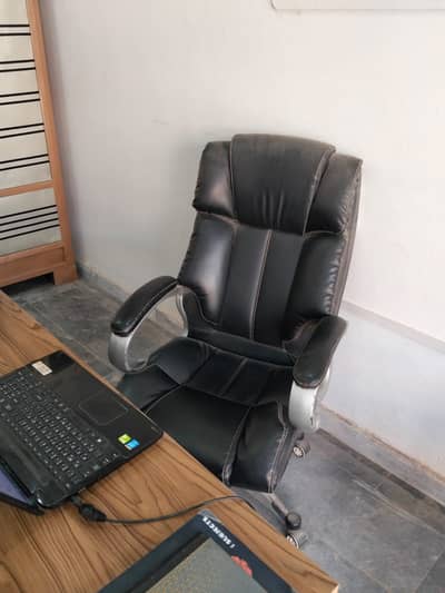 Office Table and chairs for Sale in Multan