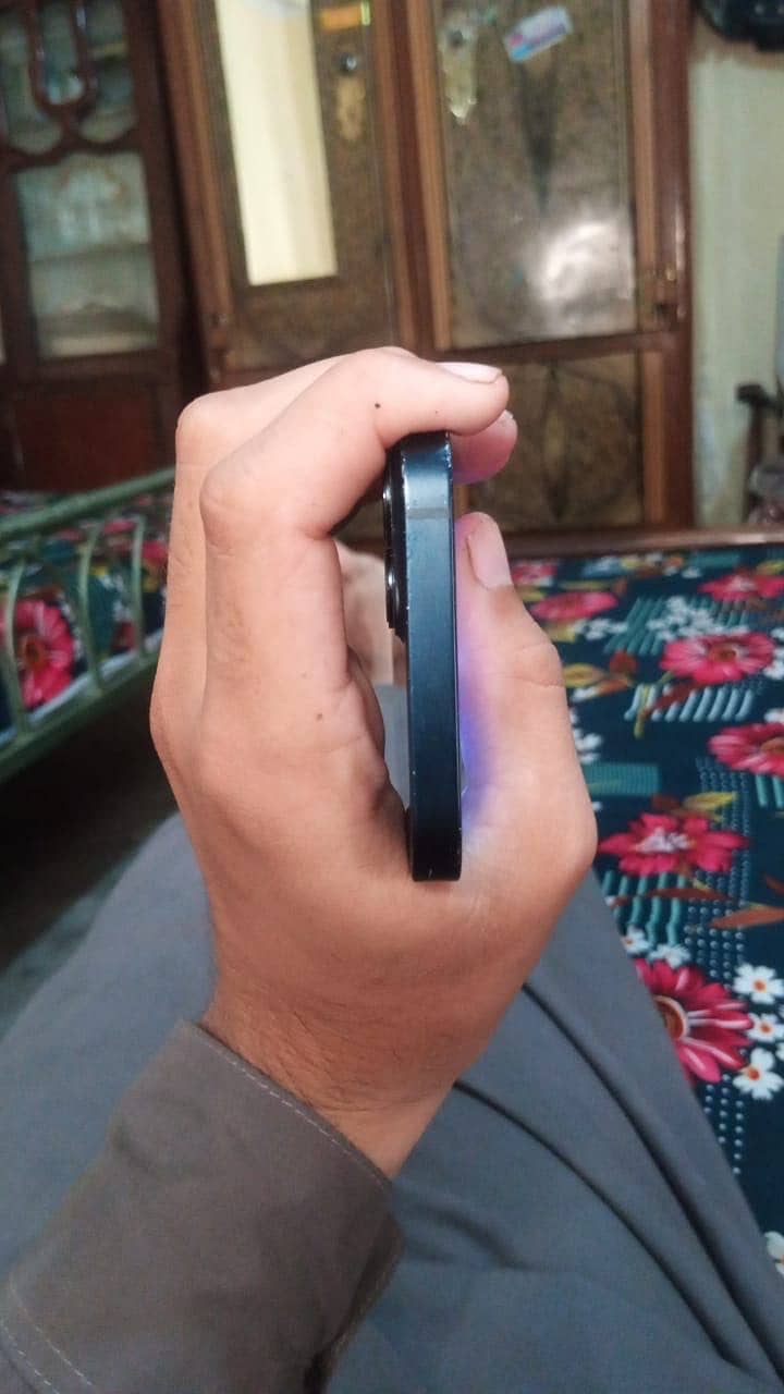Iphone 13 4