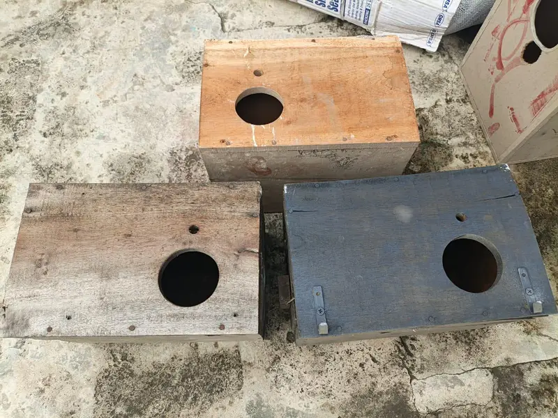 2 parrot cages 3 boxes — photo 5